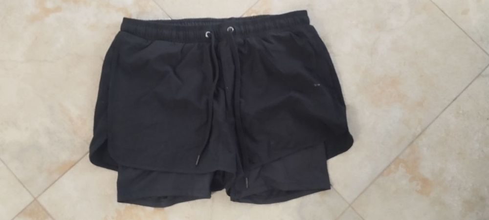 Shorts/ pantaloni scurti sportiv