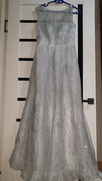 Платья нарядные вечерние