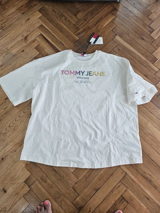 Нова тениска Tommy jeans