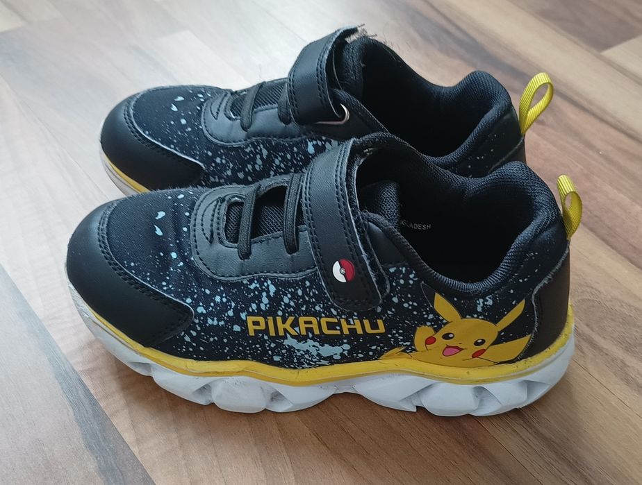 Ghete băieți și adidași