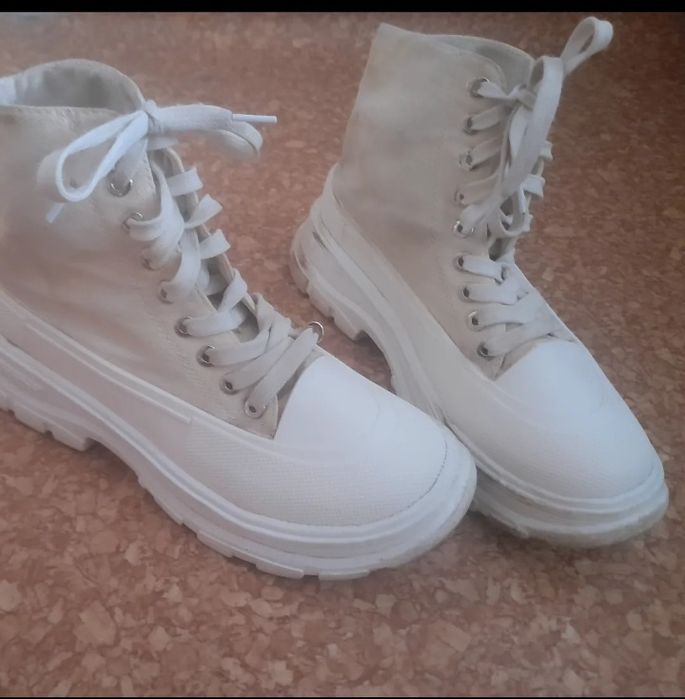 Продам 2 пары кроссовок, 39размер