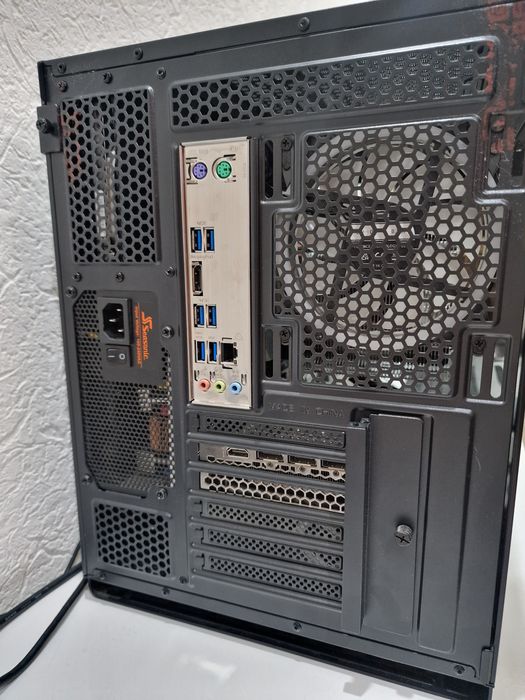 Core i7, 32gb ram, rtx 3050