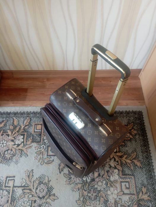 Чемодун б.у.10000 район химгородки