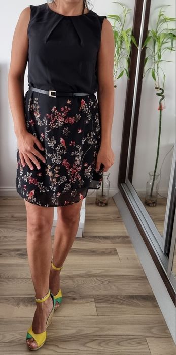 Rochie scurtă neagră fără mâneci cu motive florale