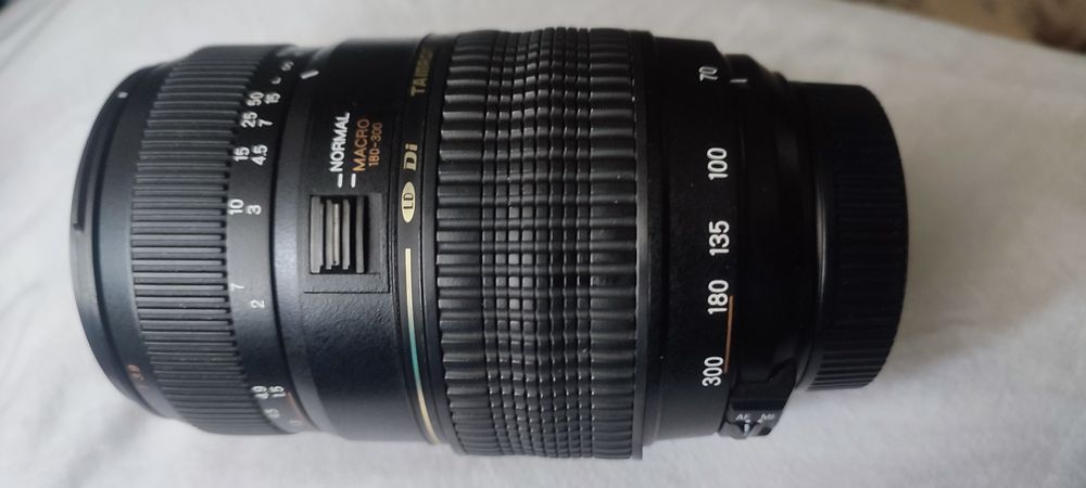 Obiectiv Tamron 70-300mm Nikon montură F