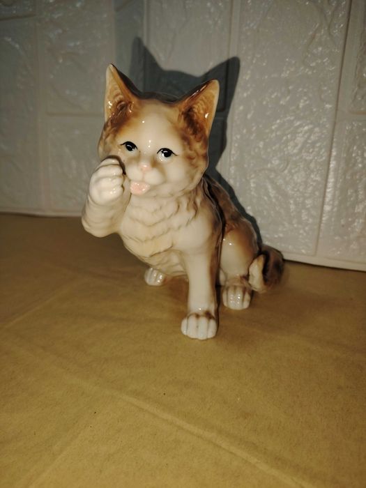 Порцеланова котка