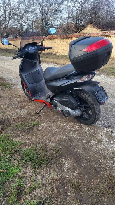 Aprilia Sportcity / SR Max 300cc – 22 к.с., автоматик, обслужен, 2014 г