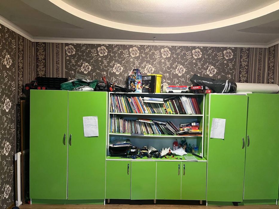 Шкаф сотилади холати зур