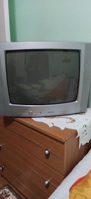 Vând TV color marca Phocus