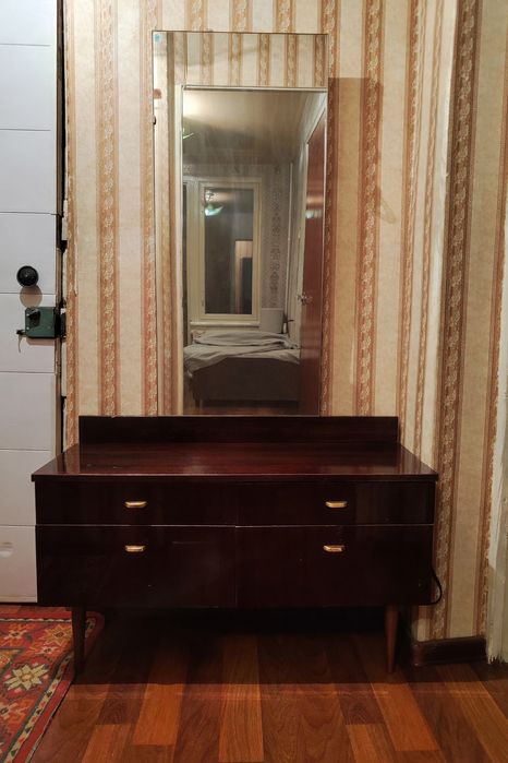Продам качественное трюмо