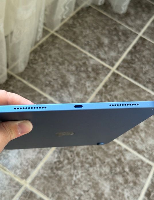 iPad A16, нов + стилус и три калъфа