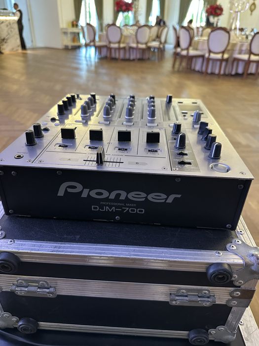 Pioneer DJM-700 Silver + Flight Case