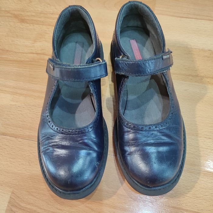 Продам фирменные школьные туфли