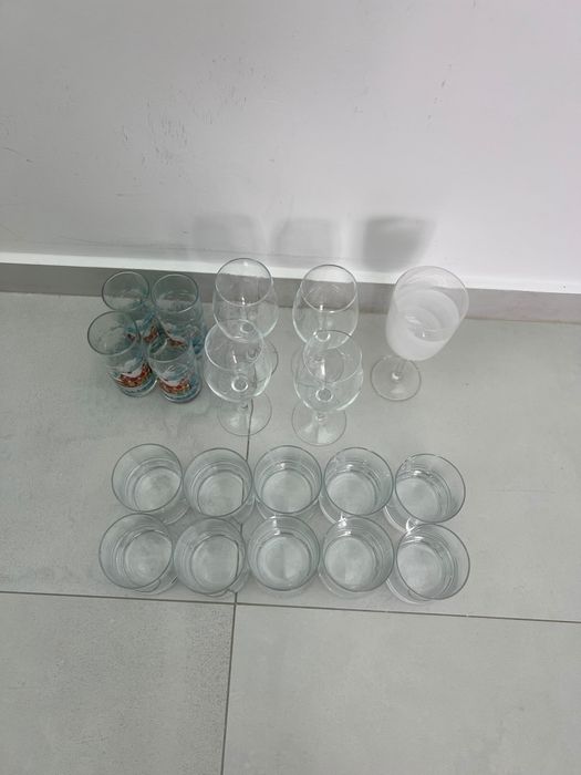 Vand seturi de pahare