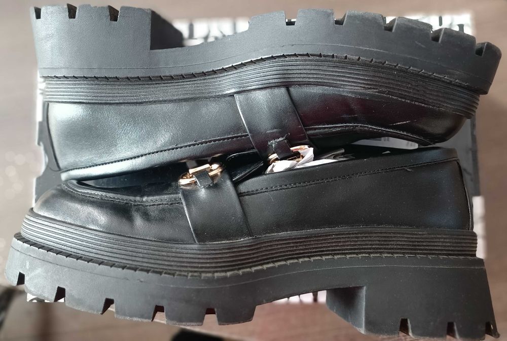 Продавам чисто нови дамски обувки Clarks номер 41