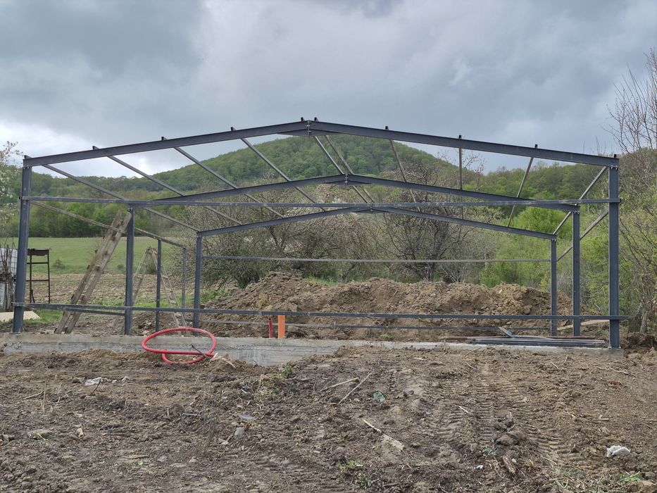 Vând hală metalica 10x7x3h