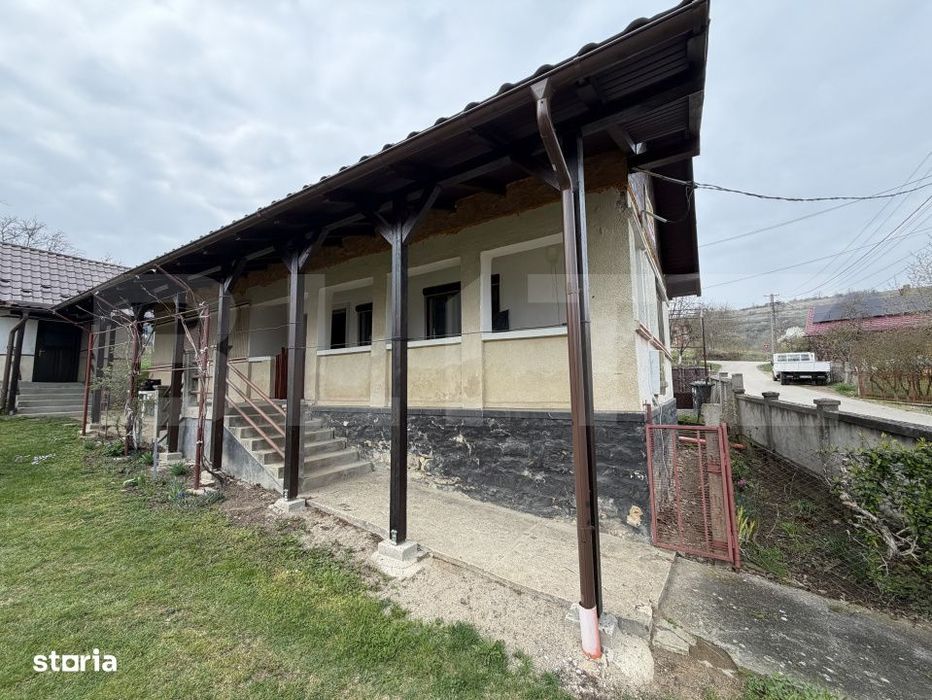 Casa cu 3 camere in suprafata de 80 mp si un teren de 2000 mp