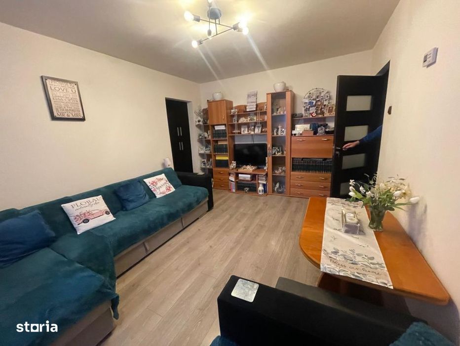 Apartament cu 3 camere, etaj 3, Craiovita Noua