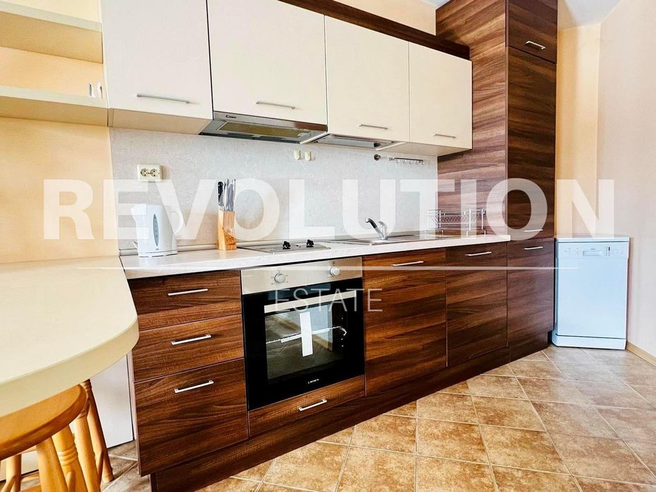 Дава се под наем Тристаен апартамент в Варна, Морска градина - 100 кв.м за 997.05 € - Снимка #1