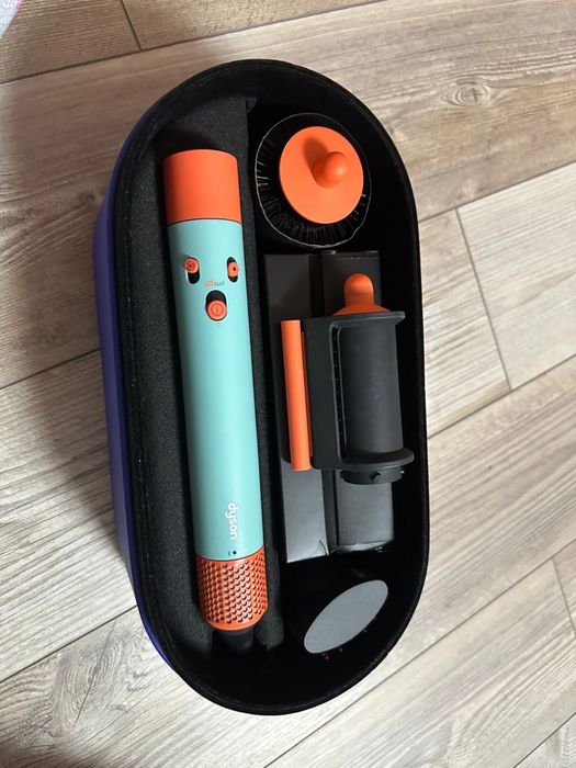 Стайлер DYSON ( почти новый)