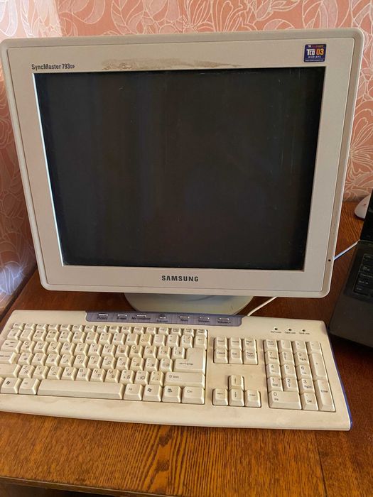 МОНИТОР самсунг 793 с клавиатурой