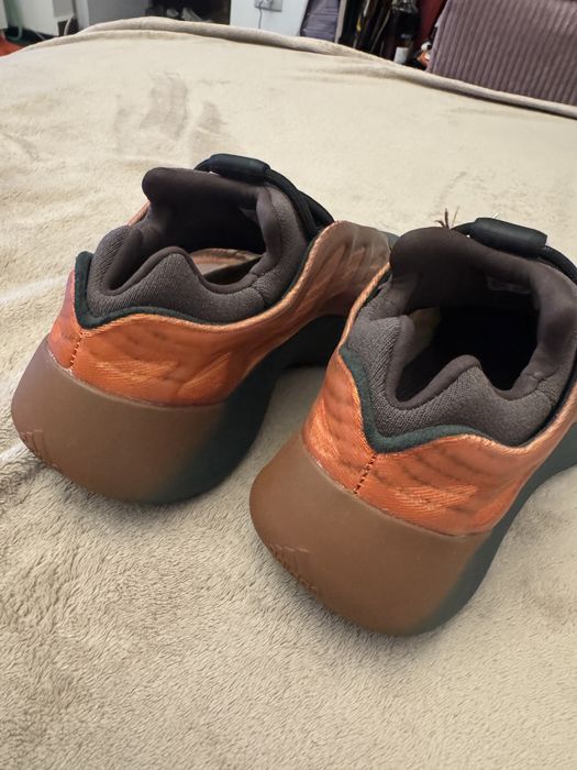 Vând Yeezy 700 V3 39-1/3