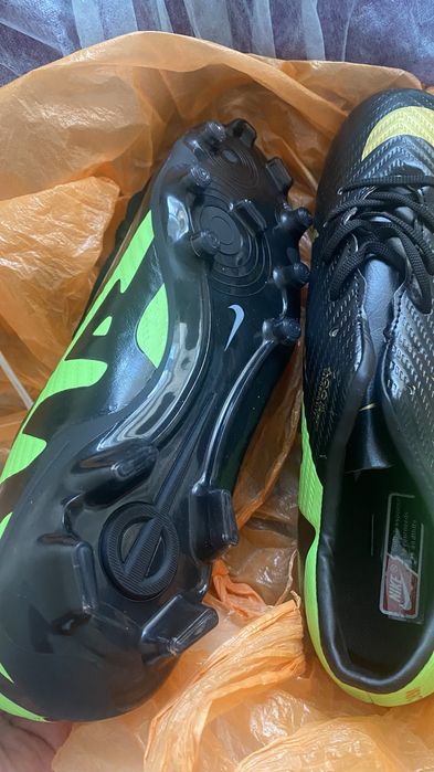 Обувь спортивная