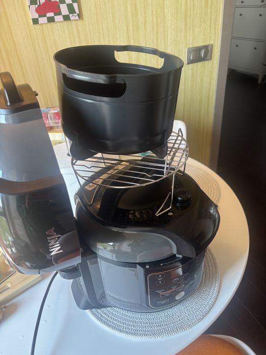 Multicooker ninja 7in1 (oala sub presiune + air frayer)