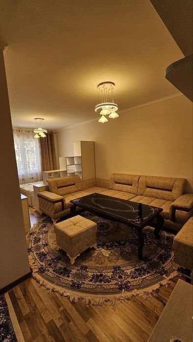 Yashnobod Kadesheva bozori Olmos metrosi yaqinida kvartira bor