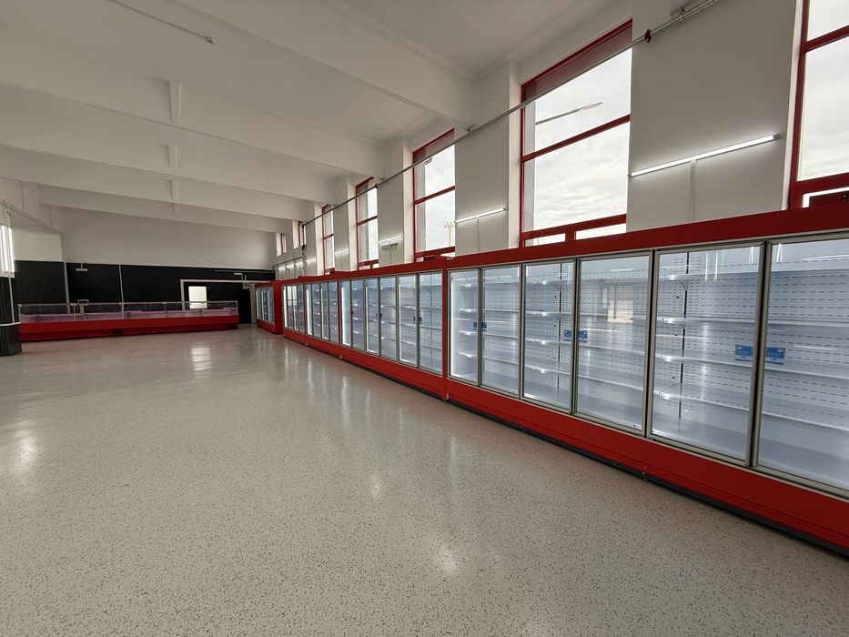 Construim vitrine frigorifice verticale pentru bauturi.