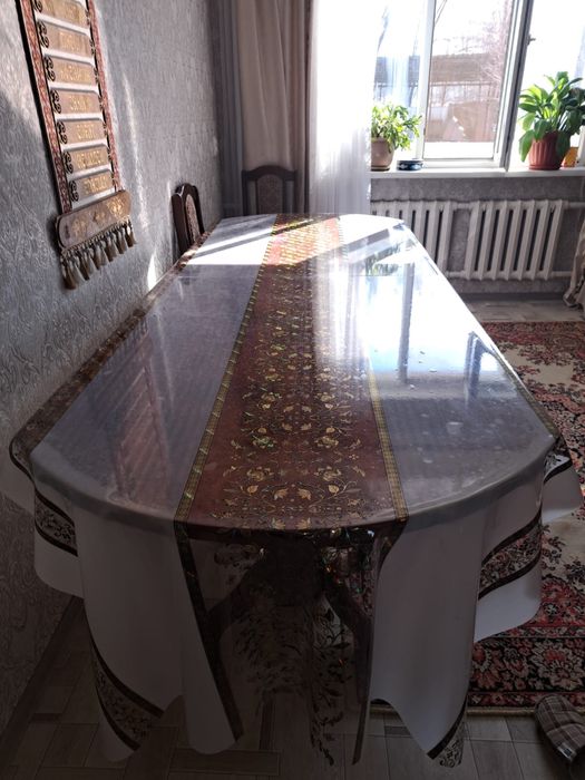 Стол большой для гостинной