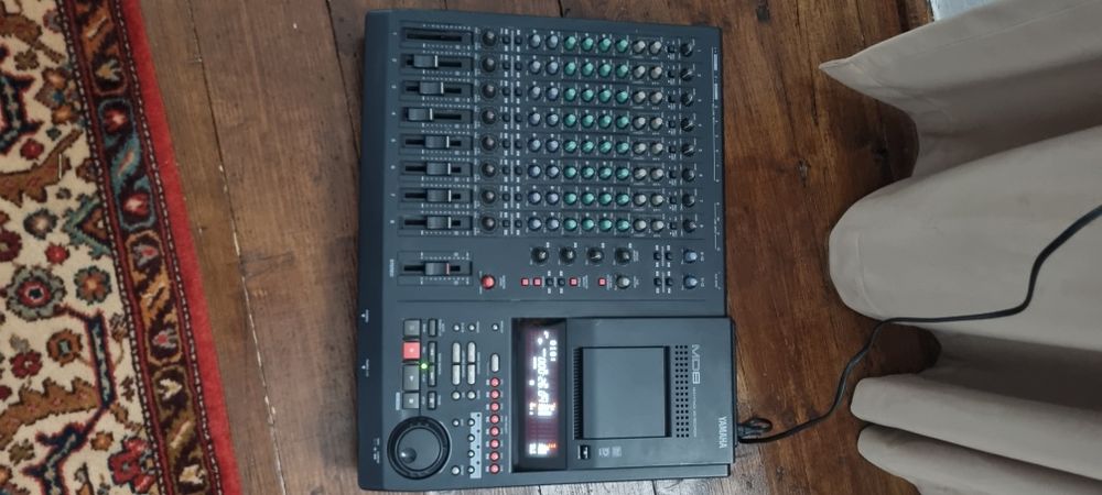 Yamaha MD 8 minidisc recorder cu mixer integrat, Japan