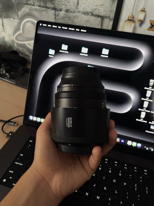 Объектив Sirui aurora 85mm 1.4. Автофокус e mount