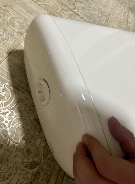 Продам бачек в сборе., арматуру б/у