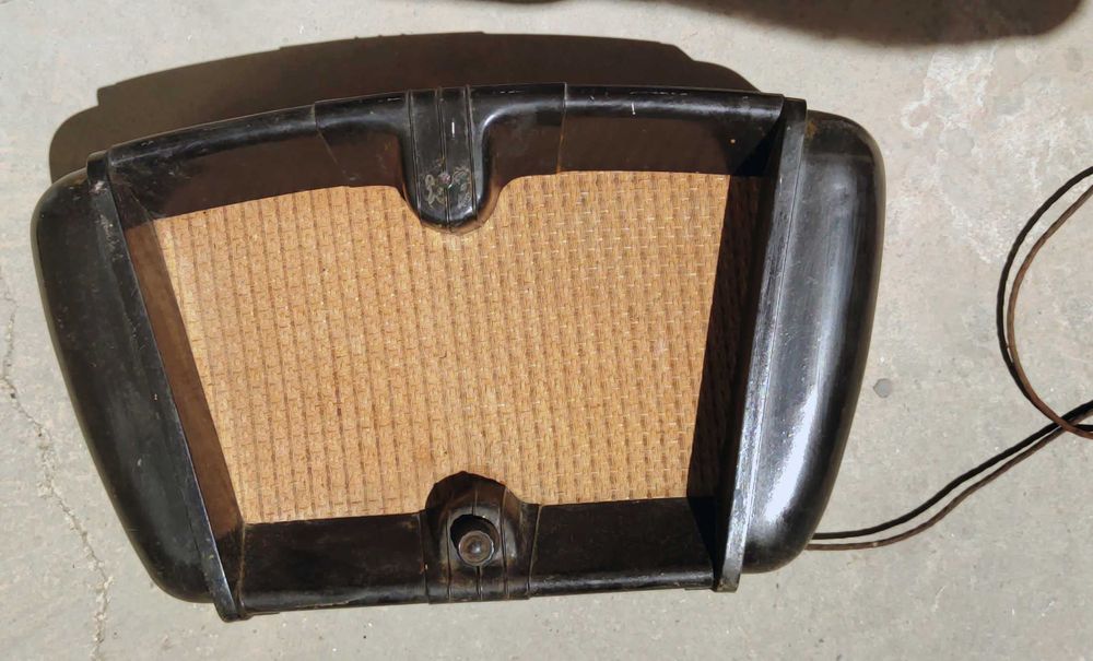 Три различни стари радиоточки