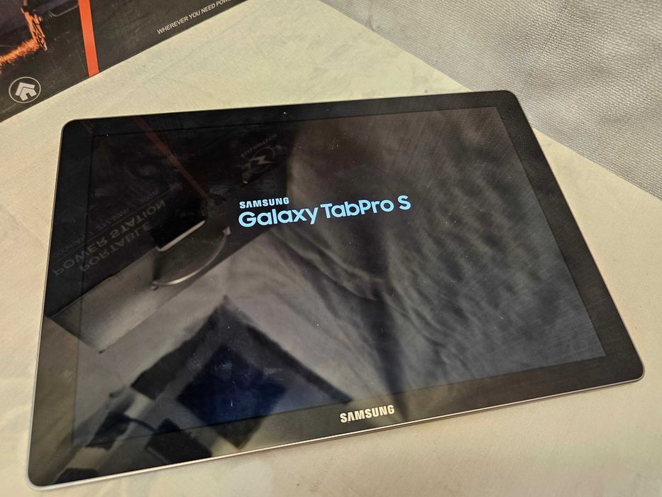 Dezmembrez Samsung Galaxy TabPro S (SM-W700) | Piese: Tabletă Defectă / Tastatură QWERTZ
