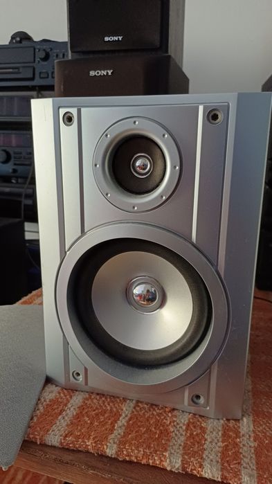 Se vinde mini sistem audio SHARP