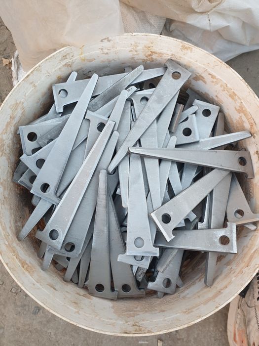 Клинове и дистанцяли за италянски кофраж кофражно масло