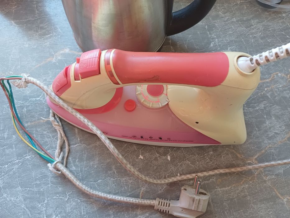 Утюг б.у в рабочем состоянии