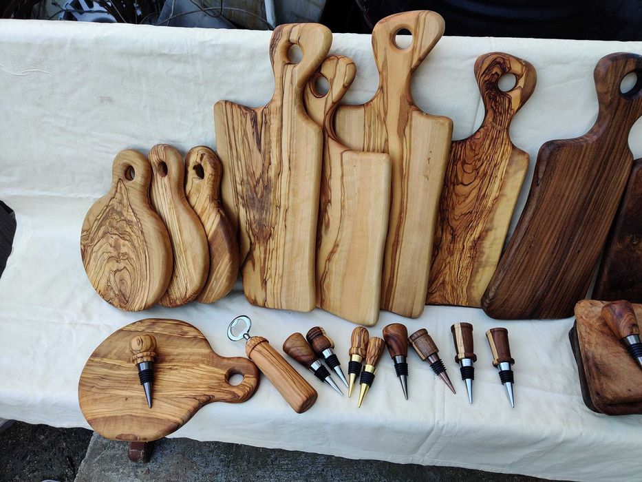 Дъски за рязане и сервиране от орех и маслиново дърво