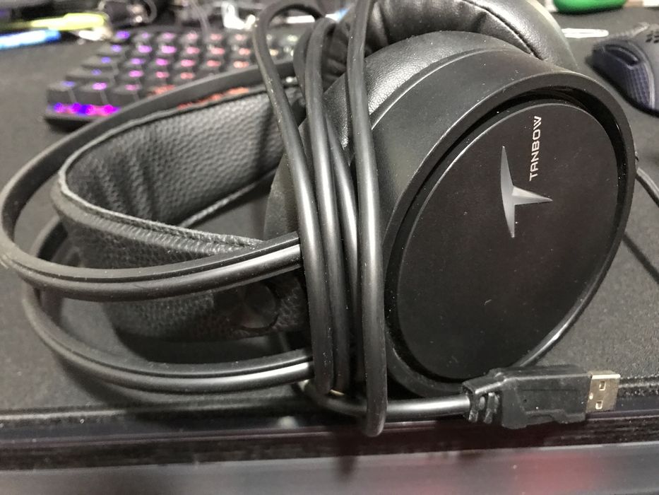 Продам проводные наушники