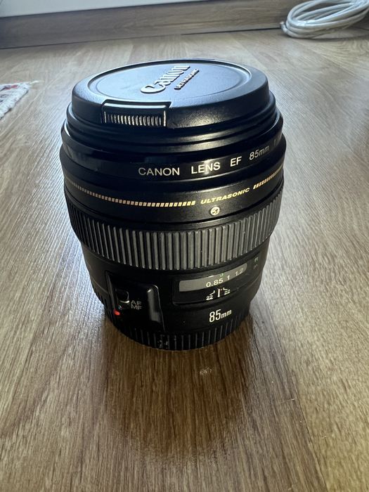 Obiectiv Canon EF 85mm f1.8 USM