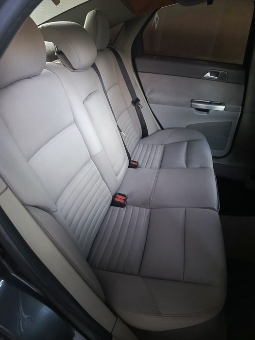 Автомобиль Volvo S40