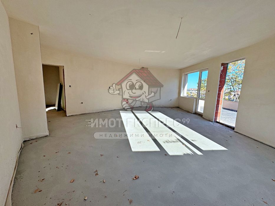 Продава се Тристаен апартамент в Асеновград - 126 кв.м за 1191 €/кв.м - Снимка #1