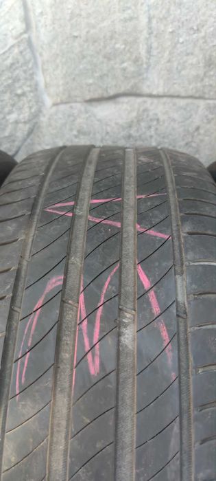 235/45R18 Michelin Primacy 4 - 4 бр летни гуми   Гумите са без балони , криво и напукано. Цената е за комплекта.