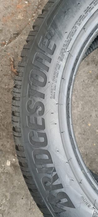 4 anvelope iarna Bridgestone 255/50/19.Pretul este pe bucata.