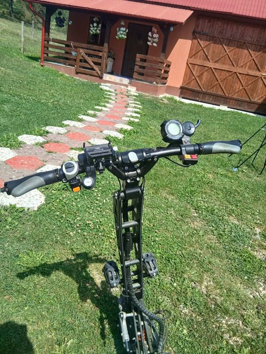 Vând trotineta electrica