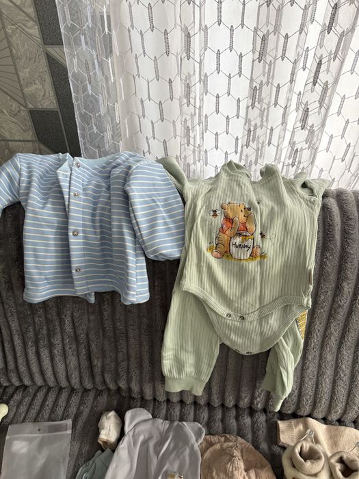 Продам детскую одежду за 1000