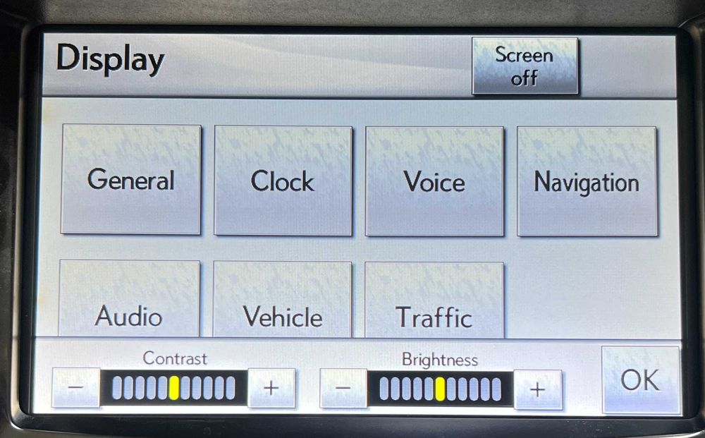 Желтый экран TOYOTA/LEXUS