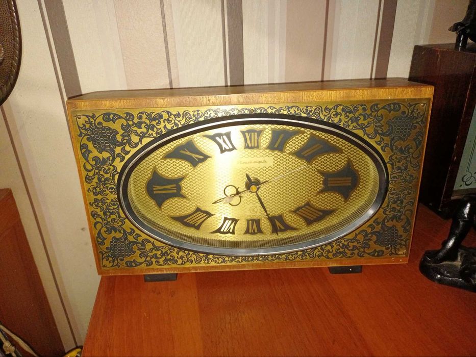 Продам настольные часы